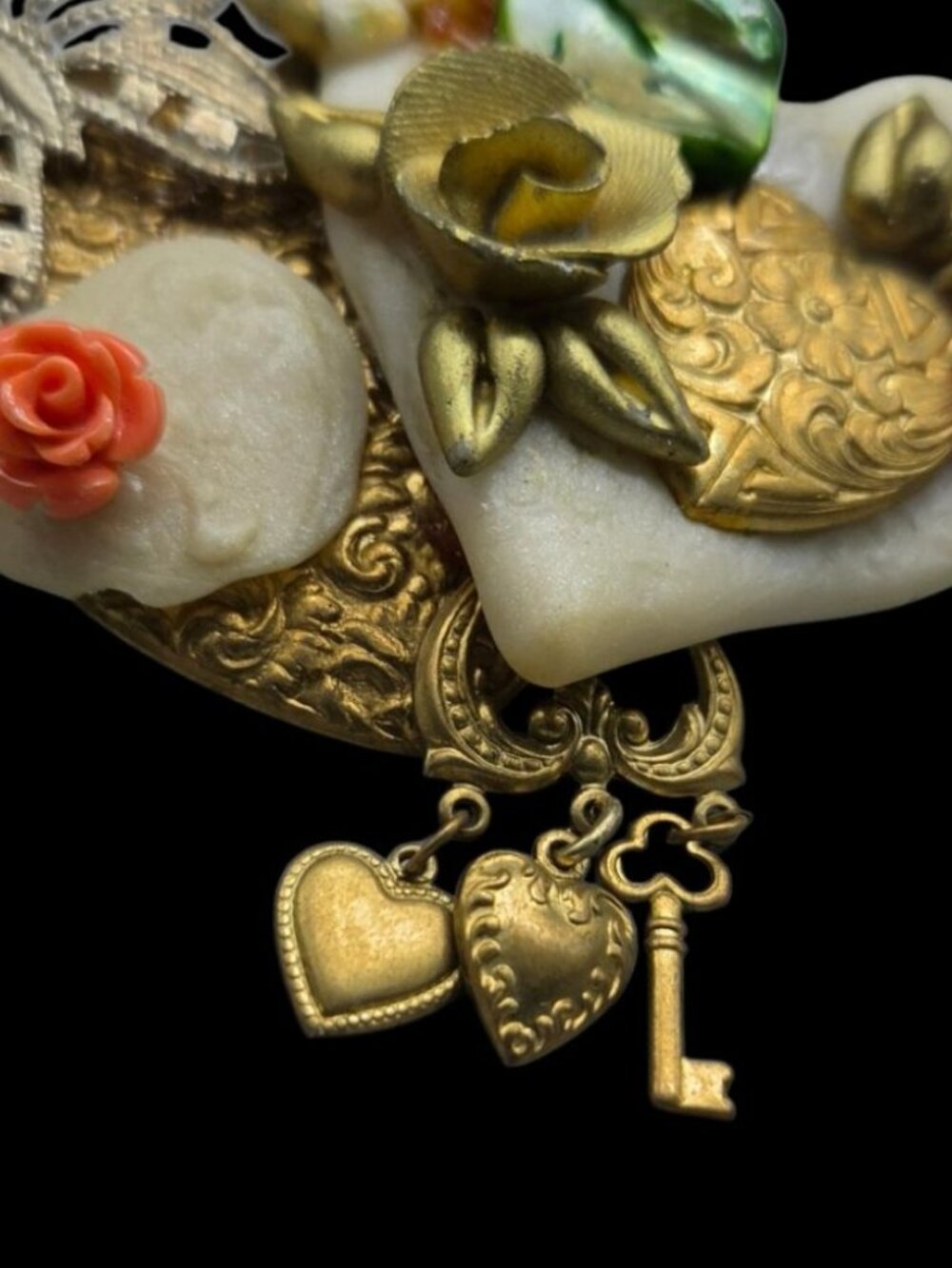 VINTAGE Mixed Media Heart Brooch Pin Butterfly Key Charms Victorian Revival - Picture 8 of 11